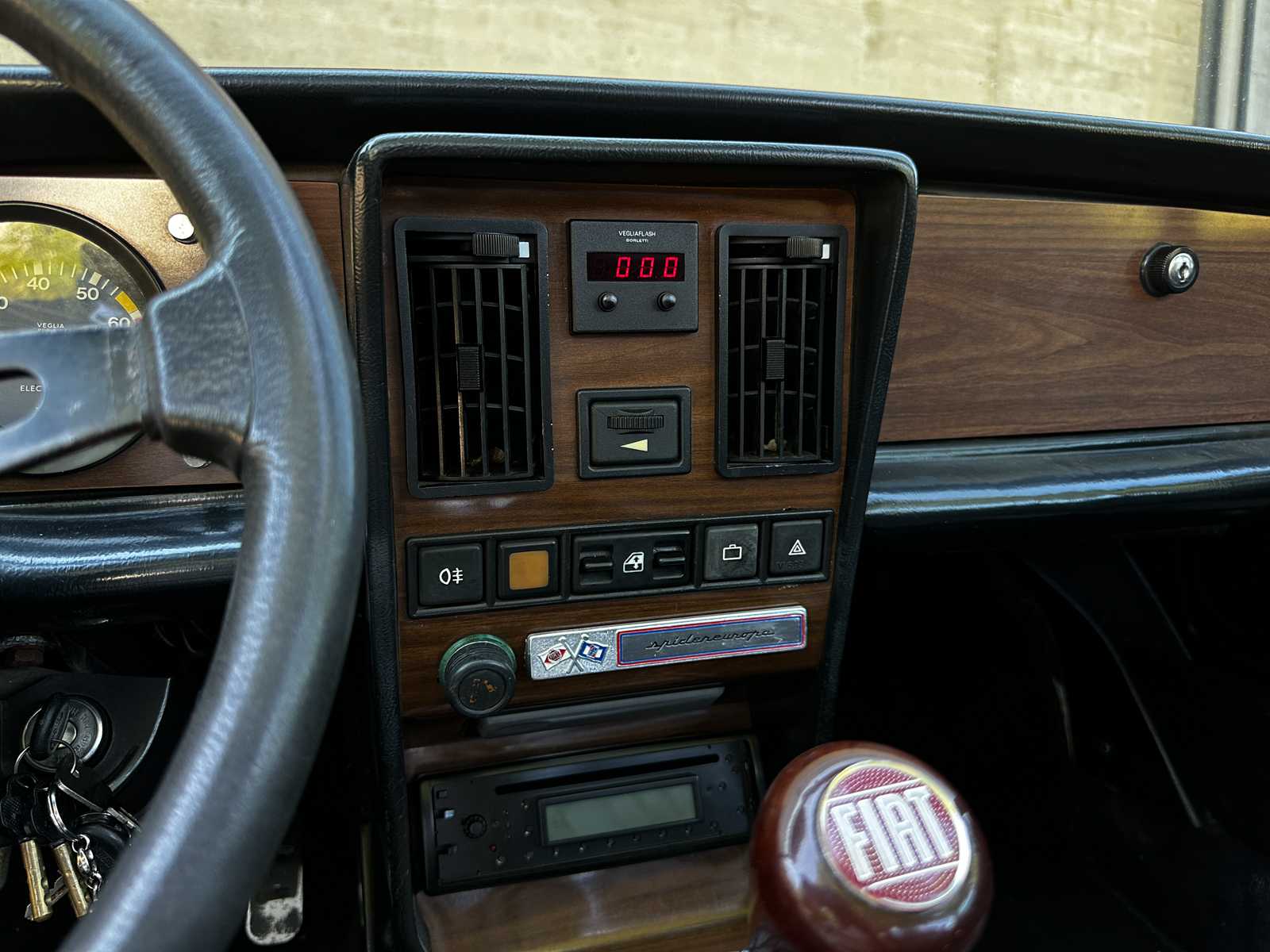 Fiat Spider 2000 H5 105pk 1983, 77-XR-TP 