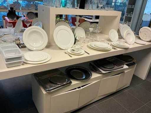 Różne porcelany stołowe (+/- 200x)