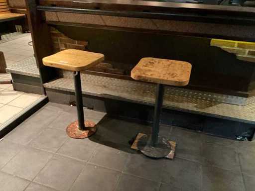 Sgabelli da fissare al pavimento