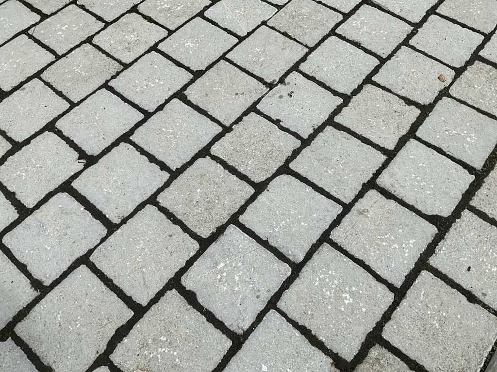 Approx. 49,27m2 cobblestones TANDUR GREY 14x14x5