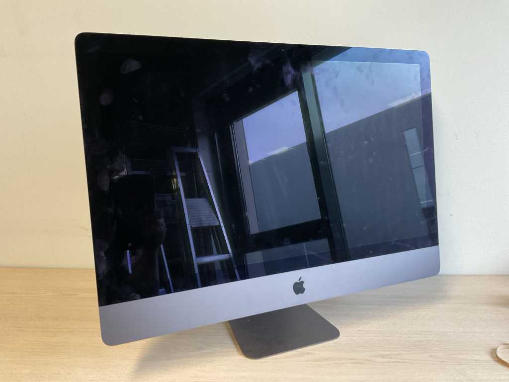 Desktop - Apple Inc. - iMacPro1,1