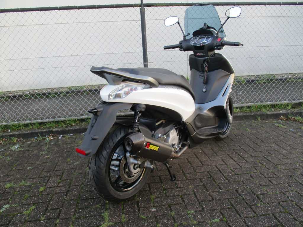 Piaggio Beverly - motor scooter - 350 Sport Touring ABS/ASR - Motorcycle