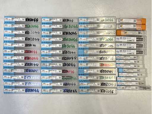   Beaucoup d’outils en carbure solide