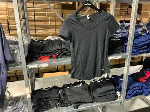 Partij diverse Under Armour dames t-shirts (113x)