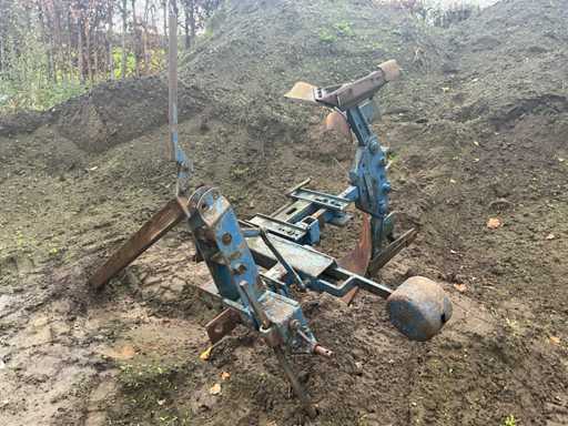 1 scissor Plough
