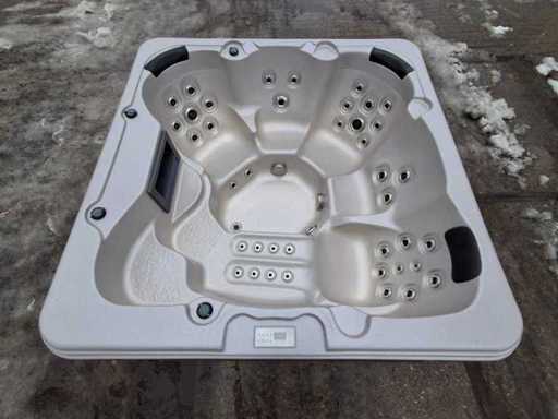 Jacuzzi și spa în aer liber