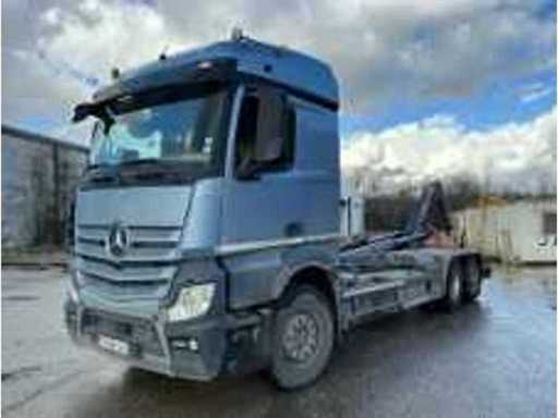 Commercial vehicles and trucks