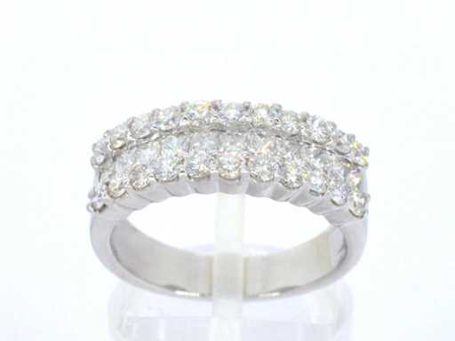 Bague en rangée avec princesse et diamants brillants de haute qualité