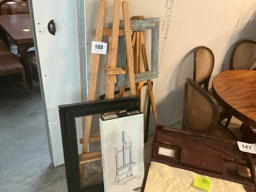 Various wooden easels (3x)
