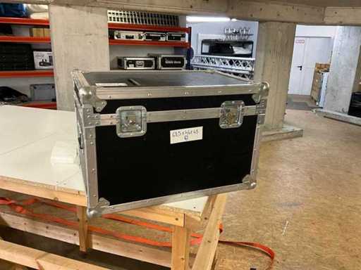 Ritaglio della custodia da trasporto 685x46x45 nel coperchio, diviso all'interno