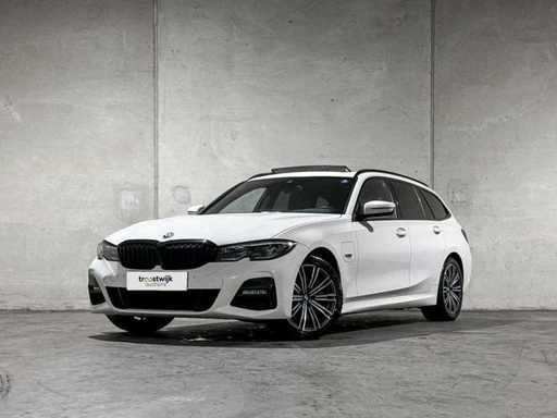 BMW 320e Touring Business Edition Plus M-Sport 204pk 2022 (Origineel-NL + 1e Eigenaar) 3-Serie, P-991-JH