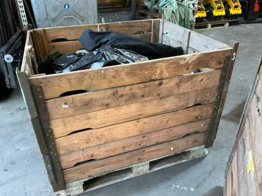 Diverse îmbrăcăminte militare