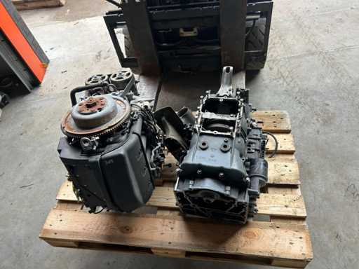 Miscellaneous parts - Engine blocks - Outboard motor parts