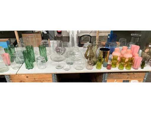 Mescola molti vasi in vetro vari