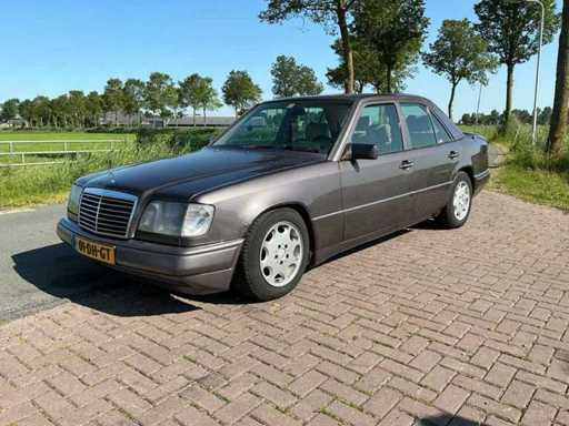 1985 Mercedes-Benz 200-500 (W124) 300 D Personenauto oldtimer om 606 te