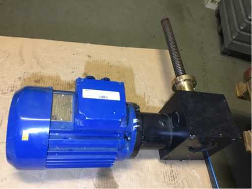 Electric motor with screw jack