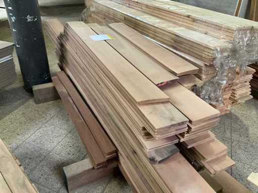 Série de lattes de poirier