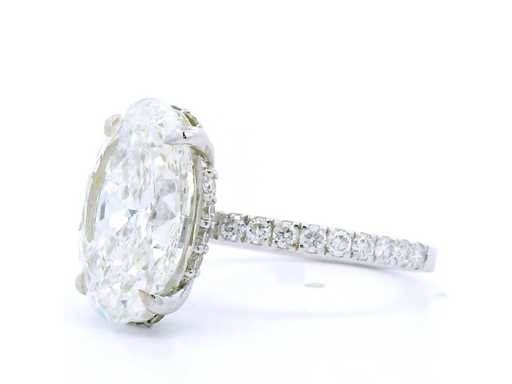 18 Karaat witgouden ring met 5,55 crt. diamant