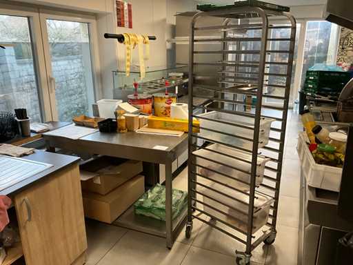 Werktafel RVS met inhoud