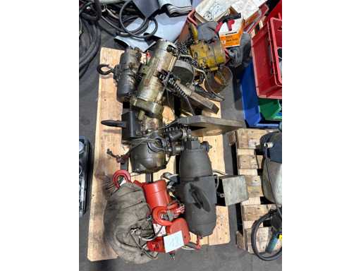 Druckluft-Kettenzüge  – insgesamt 6 Stück