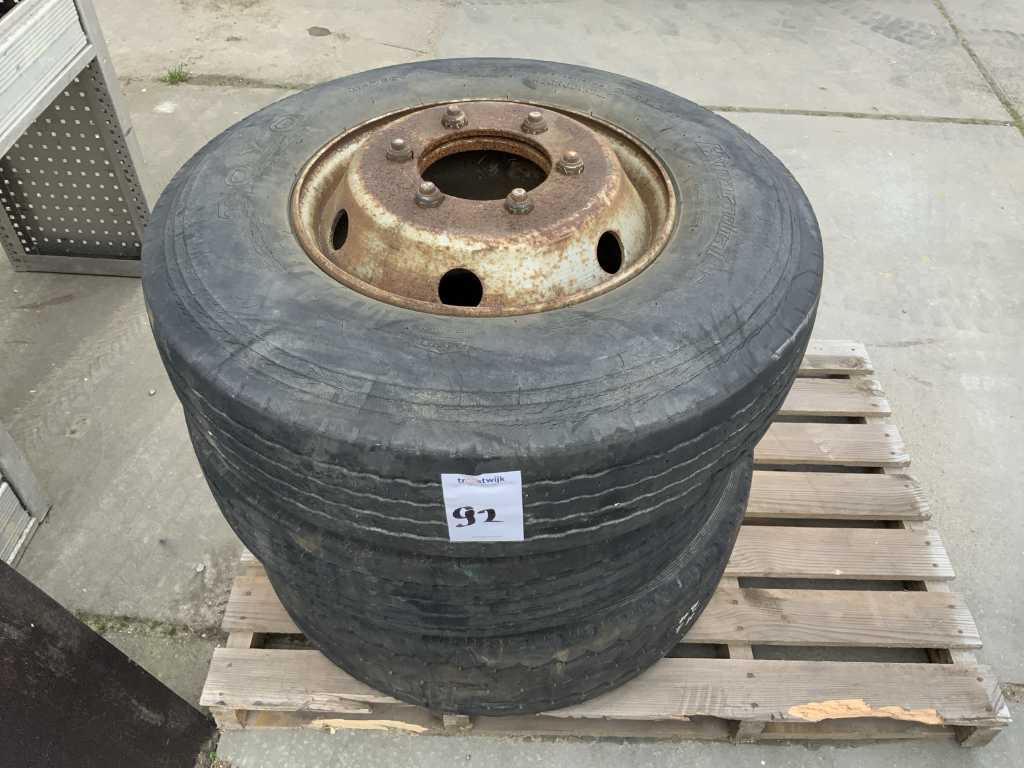 Tire with rim (3x)