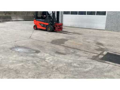 0011c7be-eb6d-40d9-89f9-f6a426443975.mp4