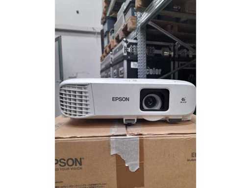 EPSON EB-2042 Video Projector