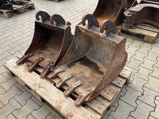 Excavator bucket set