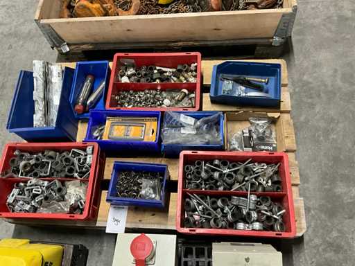 Różne materiały montażowe