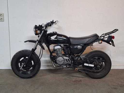 Honda Ape 50 Pgm Efi 45km schakelbrommer schakelbromfiets