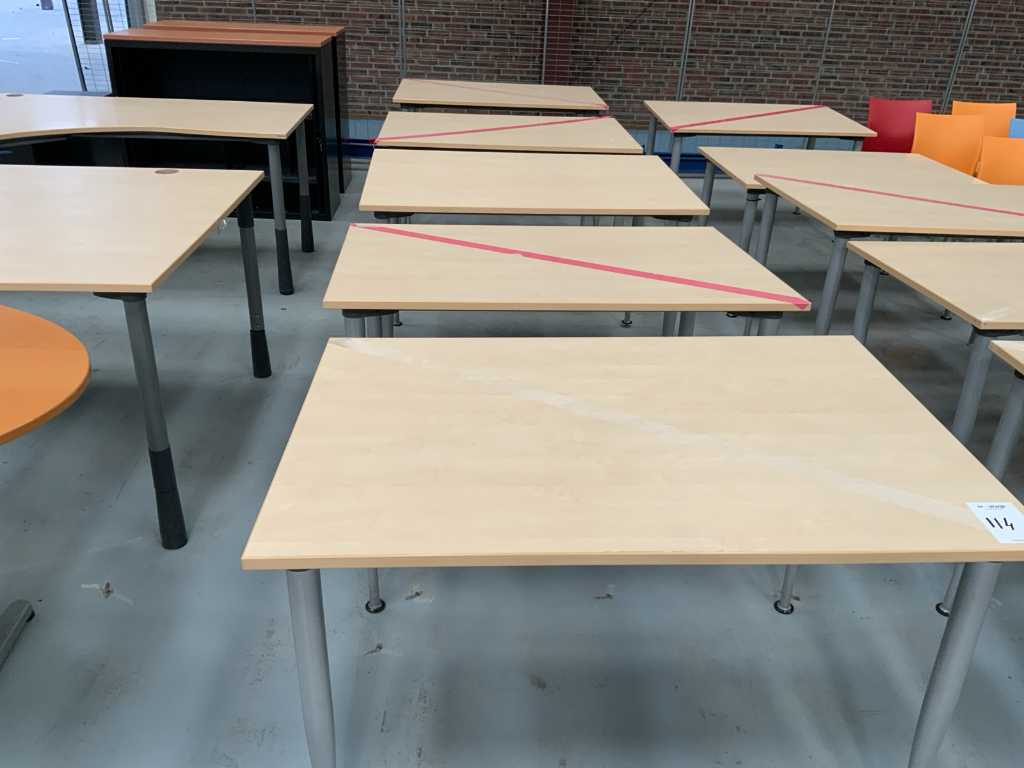 Stół w stołówce (5x)
