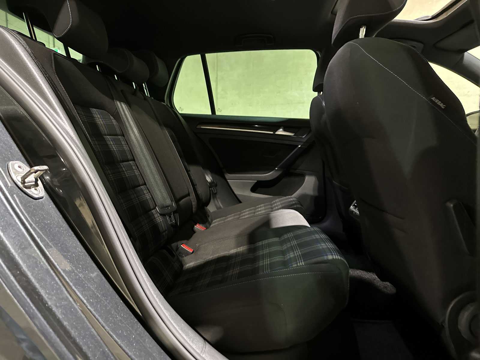 Volkswagen Golf GTE 1.4 TSI 204pk 2015 (Origineel-NL), 1-ZNB-51