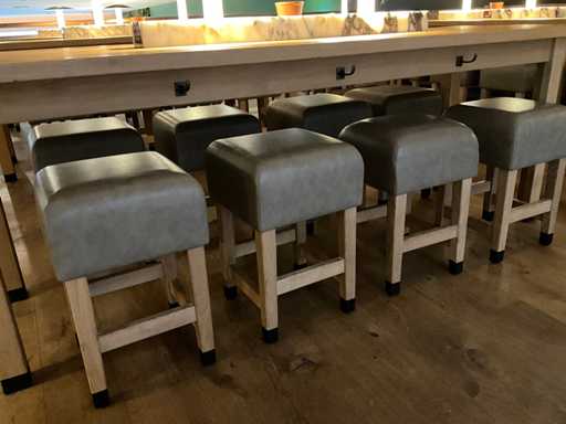 Hutten - Kruk met lederen zitting (8x)