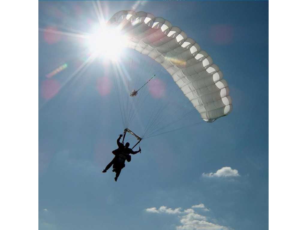 Extreme tandem jump from an altitude of 13,000ft in Arnemuiden (Zeeland, NL)