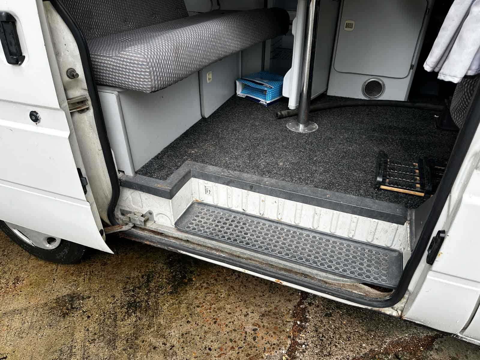 Ford Transit 100D KAMPEERAUTO 69pk 1992 Camper (Origineel-NL), DZ-NN-77