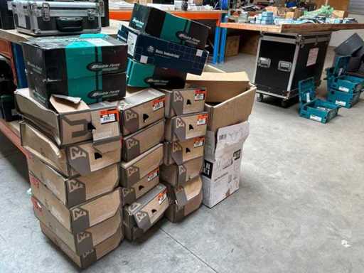 Un lot de pantofi de lucru