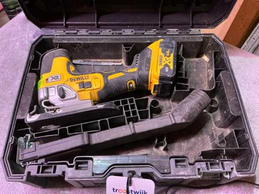 DeWalt DCS335 Fer?str?u vertical f?r? fir