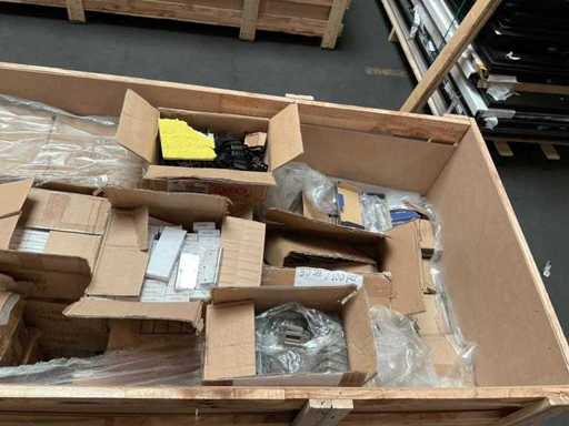 Batch of various hinges and door fittings