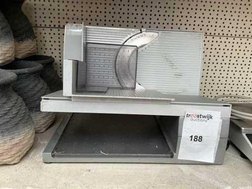 Bread slicer