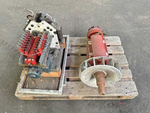 Dou? piese de ma?in?