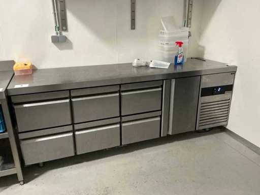 2024 ggmgastro KTF227ND-EF RVS koelwerkbank