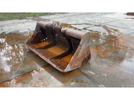 Grabenreinigung – 2000 mm 1750 Liter – Baggerschaufel