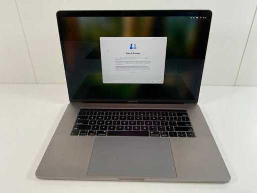 Apple MacBook Pro 15,5”, HexaCore i7, 16 GB RAM, 512 GB NVMe, AMD Radeon Pro 555X 4GB Laptop