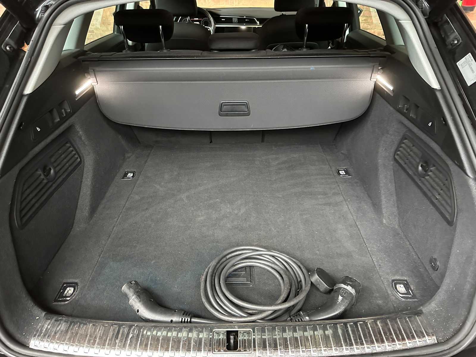 Audi e-tron 50 Quattro Edition 71 kWh 313pk 2020 (Origineel-NL + 1e Eigenaar), J-904-HF