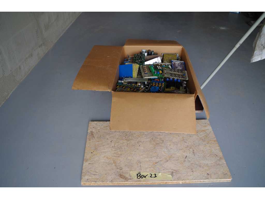 1 pudełko płytek PCB ok. 25KG