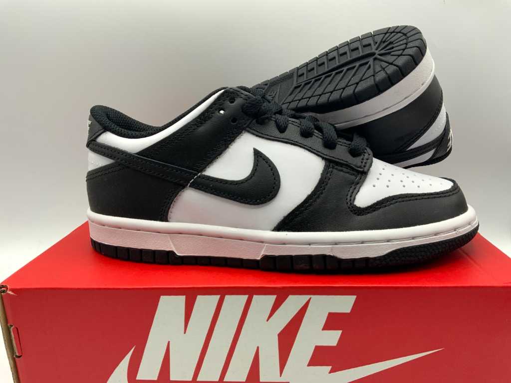 Nike Dunk Low White/Black-White Sneakers 35.5