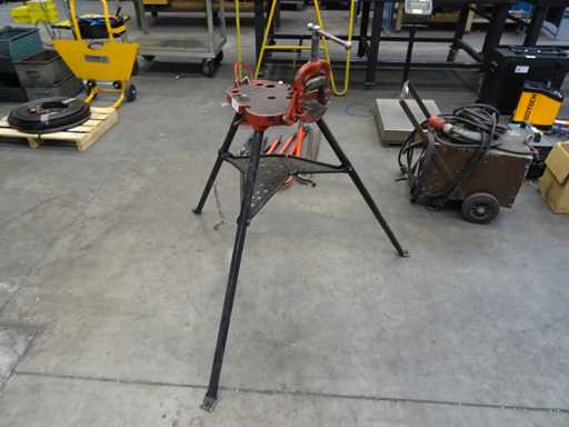 Ridgid - No 40 A Tristand - Pioneer workbench with opening pipe clamp