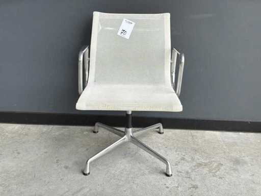 Președintele întâlnirii Netweave Vitra EA108