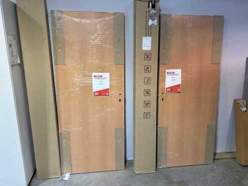 Fensterrahmen und Tür (2x)