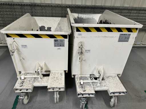   2 bennes basculantes / godets de ferraille